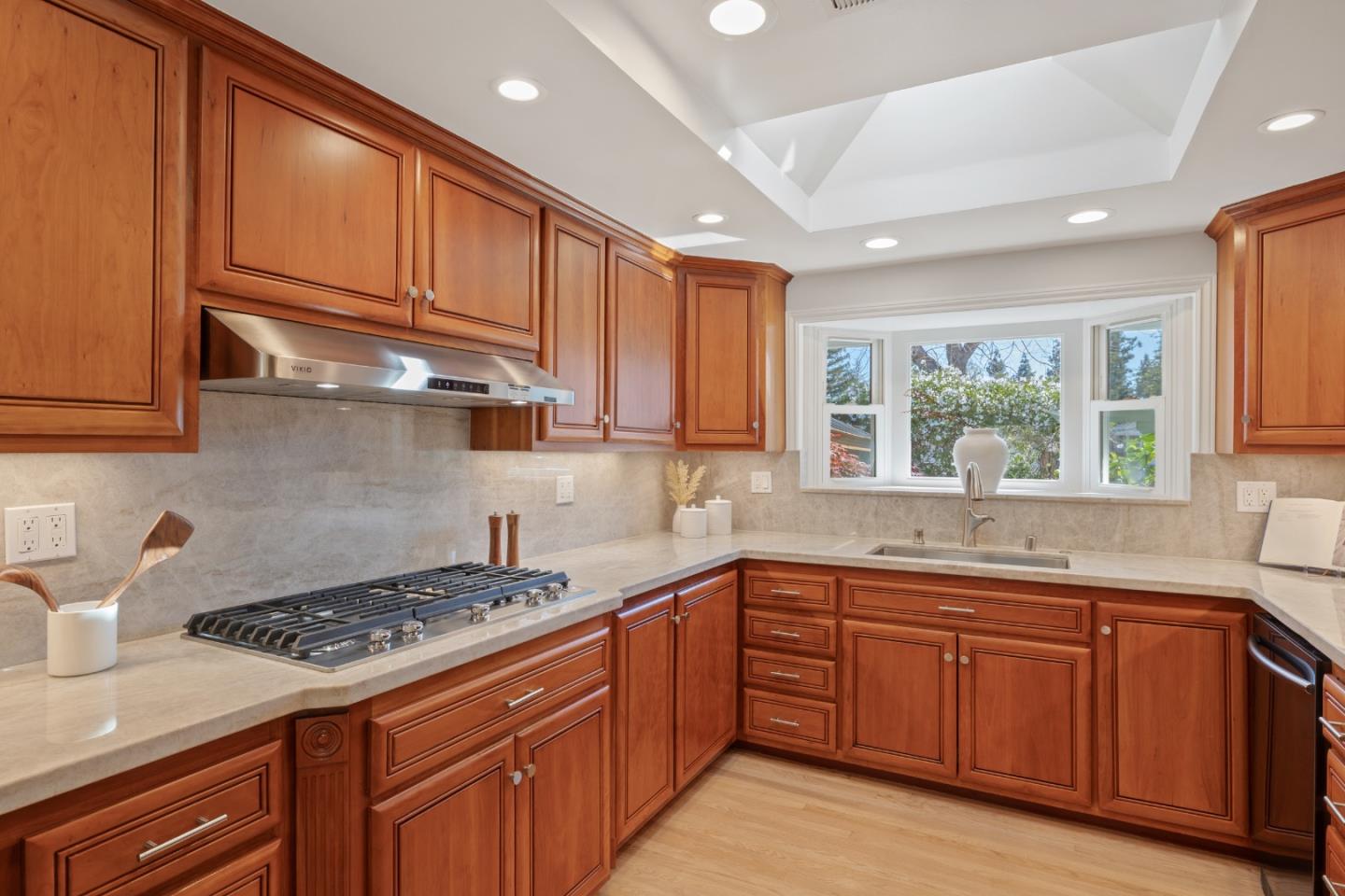 5087 Harwood Road San Jose, CA 95124 - Photo 9 of 37