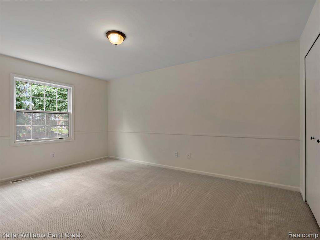 319 Lake Forest Road Rochester Hills, MI 48309 - Photo 29 of 42