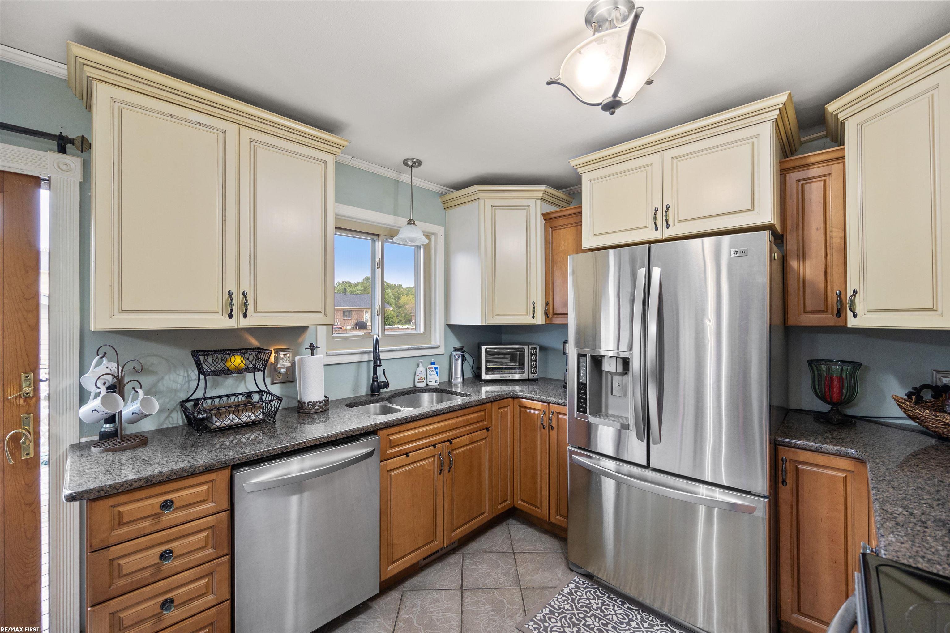 48316 Menter Street Chesterfield, MI 48047 - Photo 4 of 27