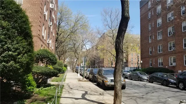 $144,000 | 1425 Thieriot Avenue, Unit 6N | Stratton Park