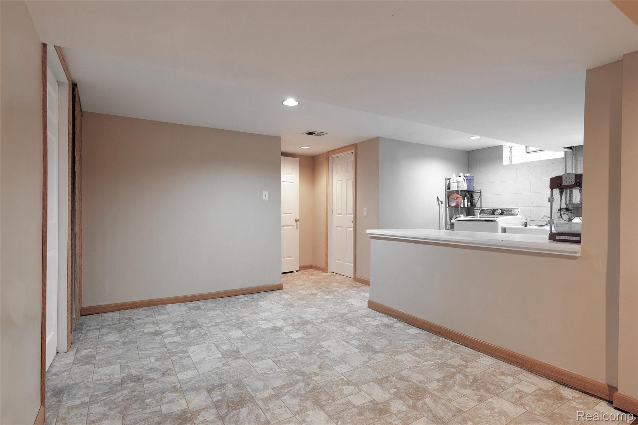 2780 Wisconsin Road Troy, MI 48083 - Photo 29 of 39 MLS-29.jpg