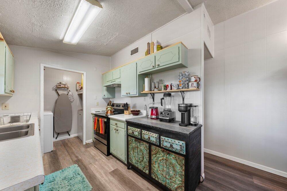731 Mountain View Road Pipe Creek, TX 78063 - Photo 6 of 36 Gallery Image 6