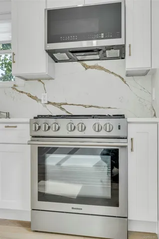 a close view of stove with microwave