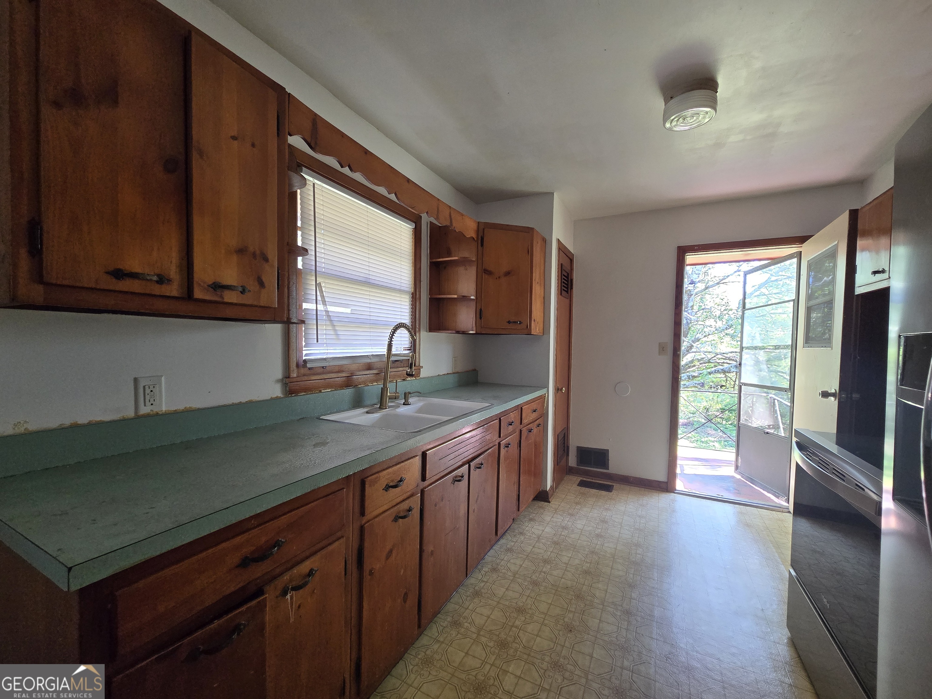 677 Shellnut Drive Forest Park, GA 30297 - Photo 6 of 18