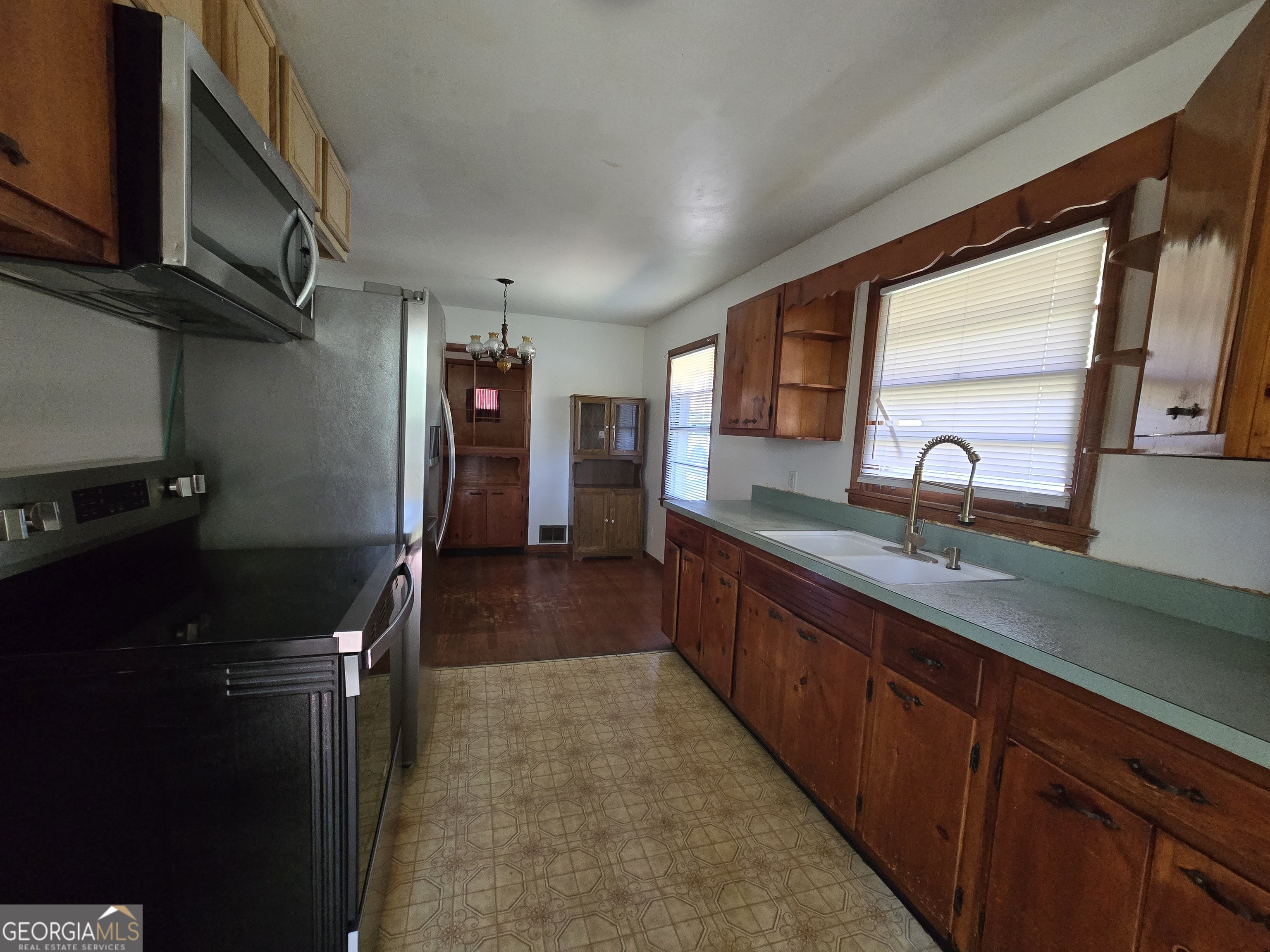 677 Shellnut Drive Forest Park, GA 30297 - Photo 7 of 18