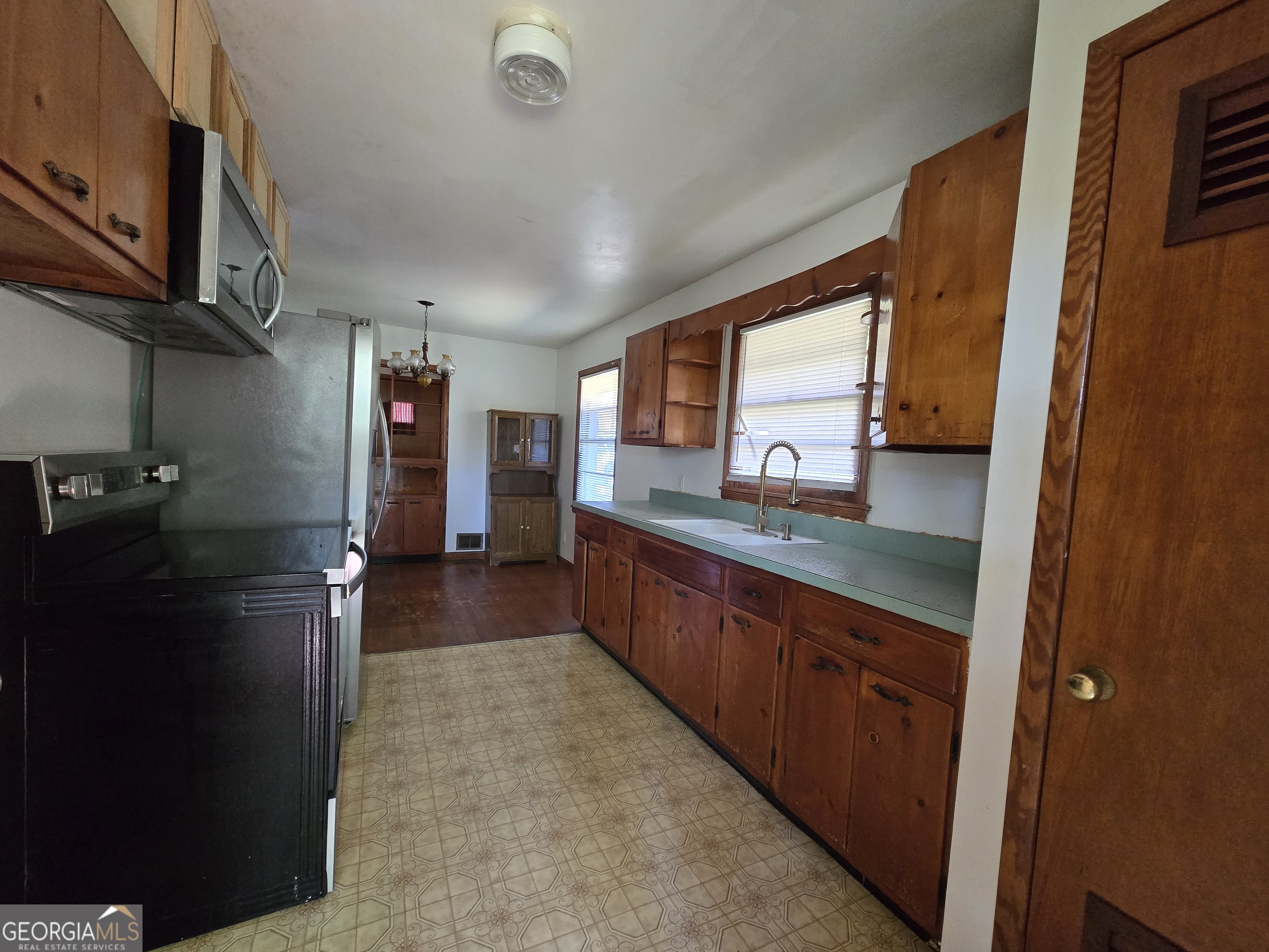 677 Shellnut Drive Forest Park, GA 30297 - Photo 8 of 18