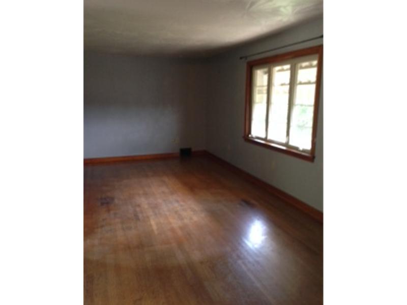 13164 State Rte 422 Kittanning, PA 16201 - Photo 10 of 15 Living Room.
