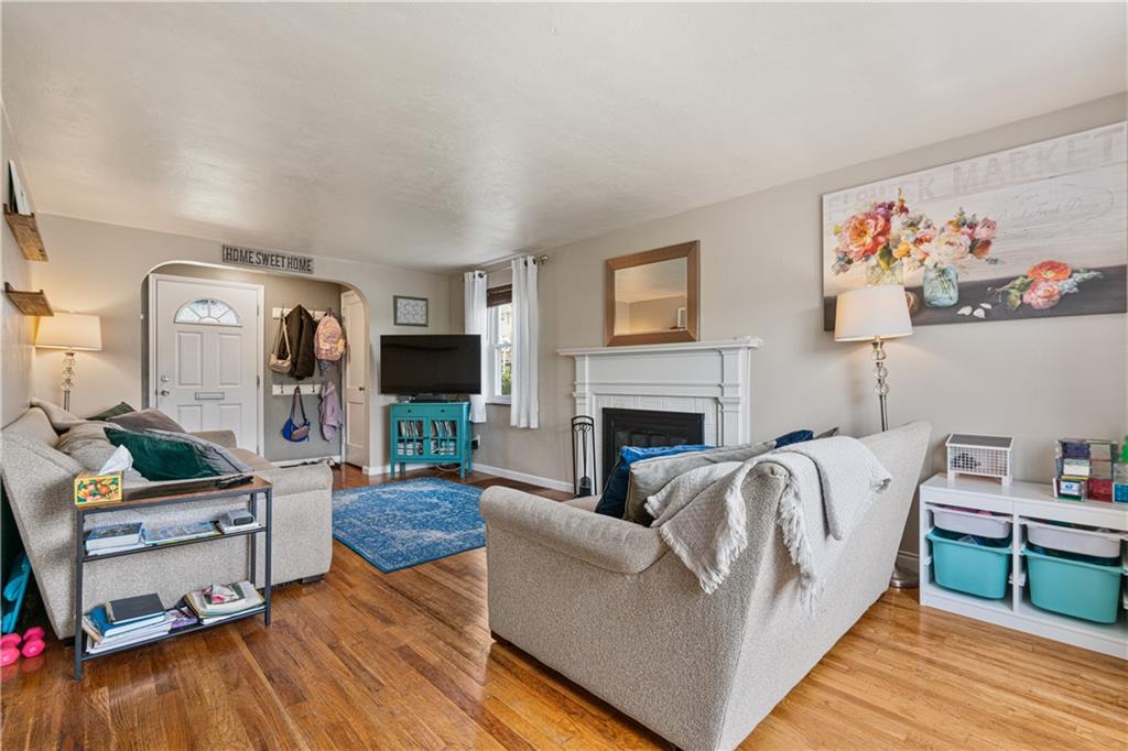 5339 Highgrove Road Pittsburgh, PA 15236 - Photo 6 of 32 Gallery Image 6