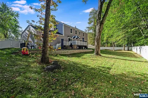 a view of a park that has tree s