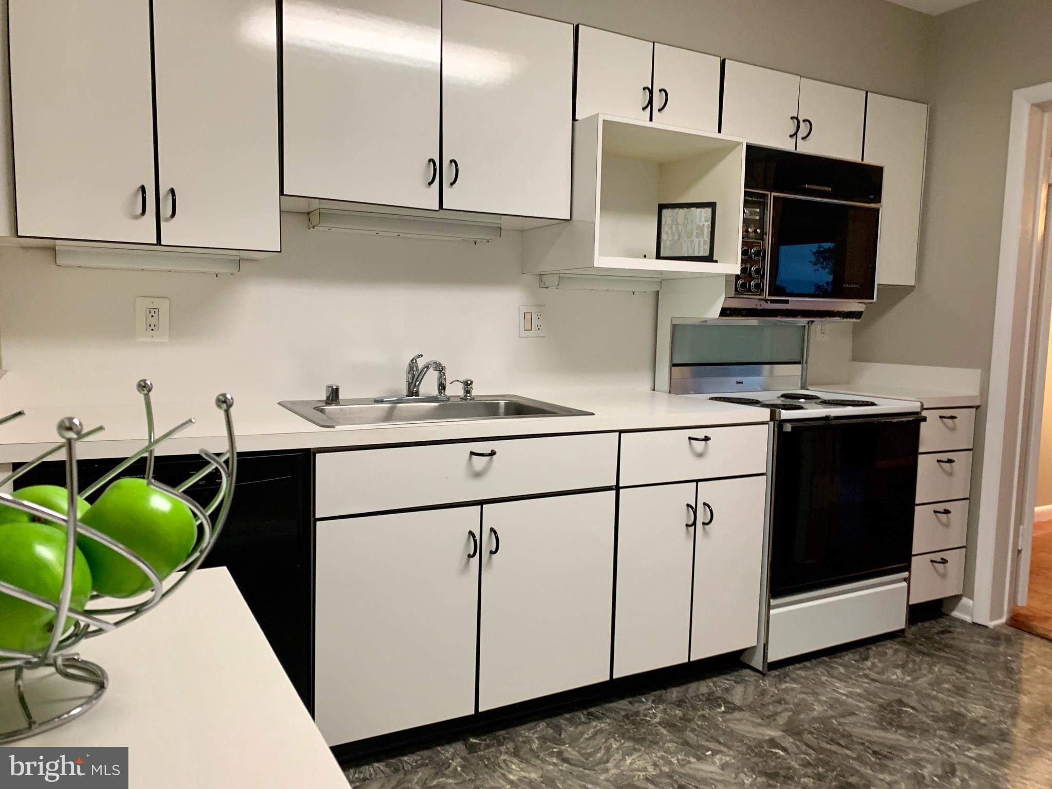 7 Slade Avenue, Unit 710 Baltimore, MD 21208 - Photo 12 of 36 Kitchen