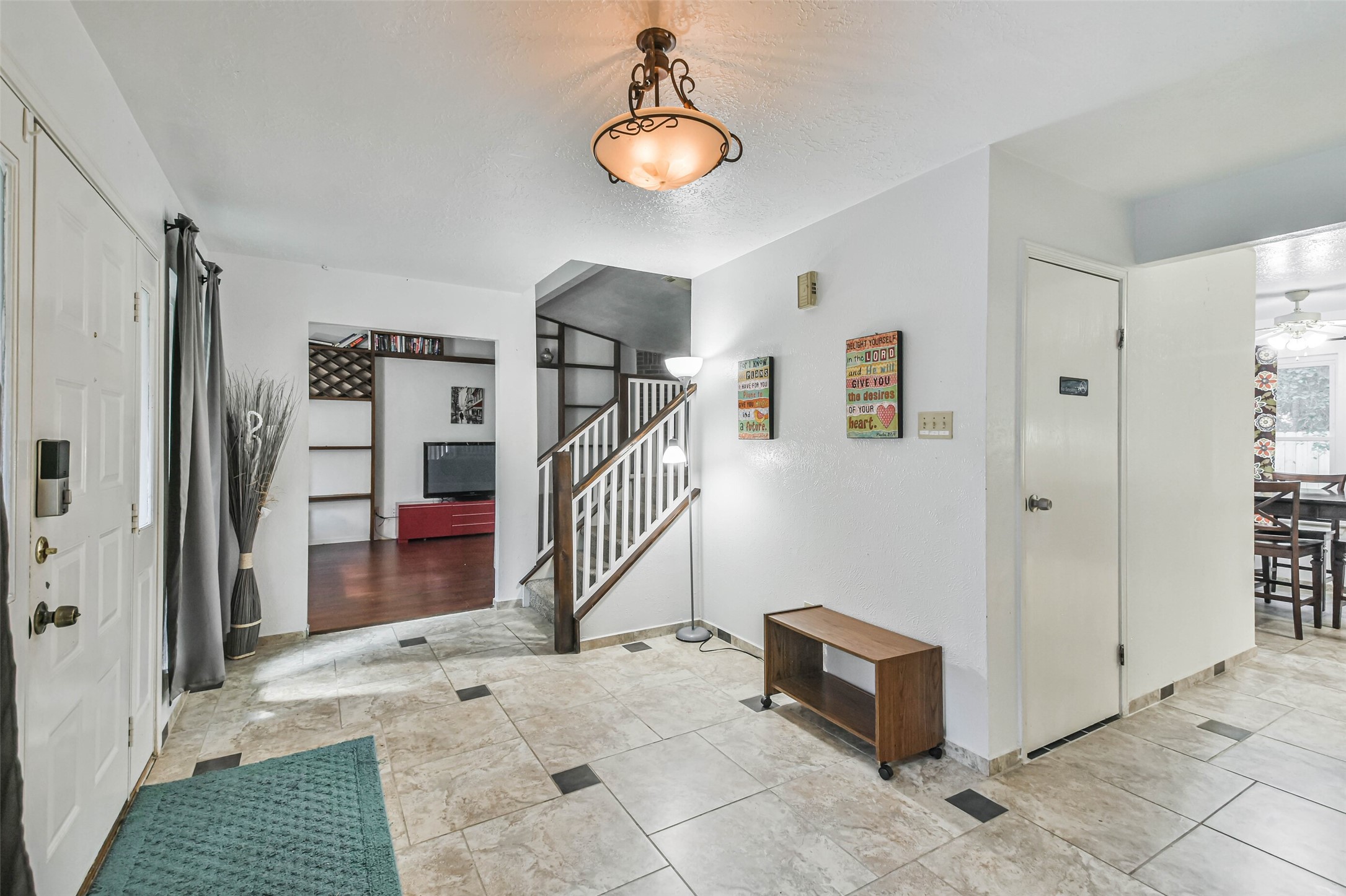 12 Coralberry Road Spring, TX 77381 - Photo 26 of 45 a view of entryway
