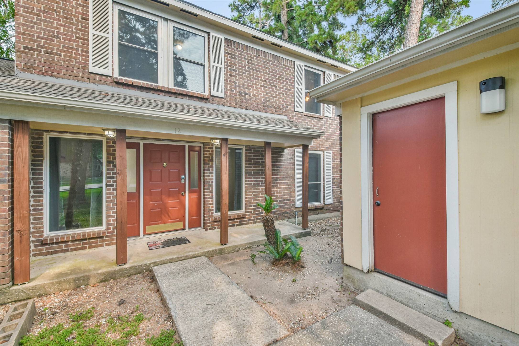 12 Coralberry Road Spring, TX 77381 - Photo 3 of 45 a front view of a house with garden