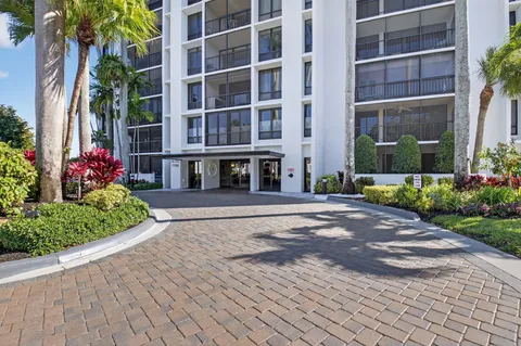 $635,000 | 7738 Lakeside Boulevard, Unit 352, Boca Raton, FL 33434
