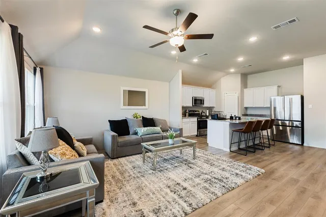 $3,000 | 7537 Prairie Holly Lane, Venus, TX 76084