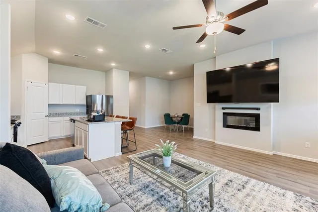 $3,000 | 7537 Prairie Holly Lane, Venus, TX 76084