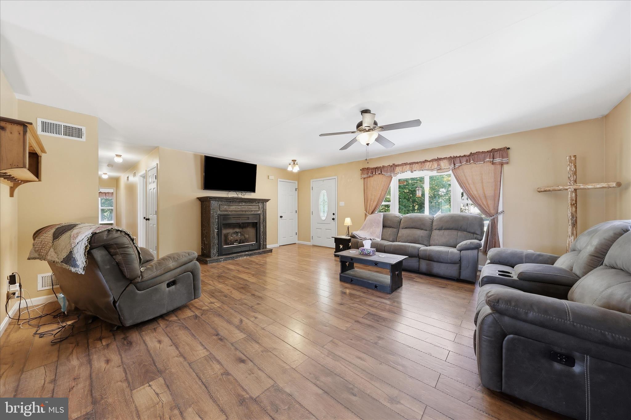 279 Garland Road Needmore, PA 17238 - Photo 5 of 72 Living Room
