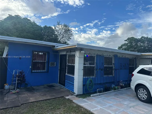 a view of a house with a yard and garage