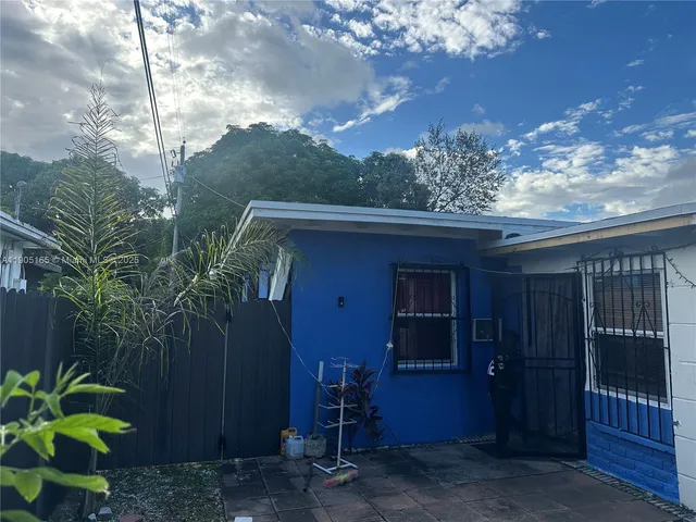 a view of a pathway of a house