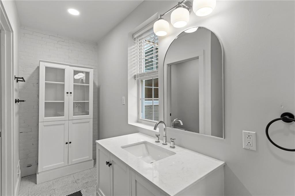 2011 Forbes Avenue Pittsburgh, PA 15219 - Photo 29 of 41