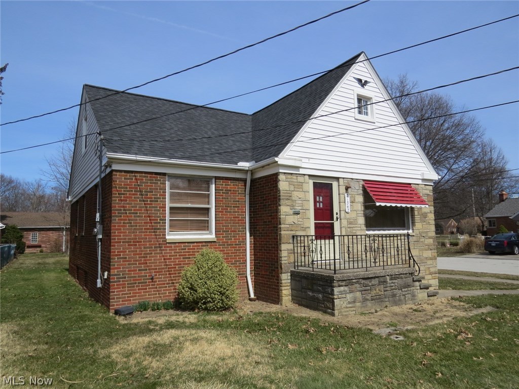 21342 Eaton Road Cleveland, OH 44126 - Photo 3 of 31 Gallery Image 3
