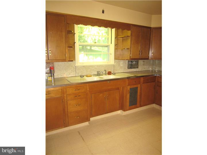 815 Spring Valley Road Springfield, PA 19064 - Photo 12 of 25 Kitchen
