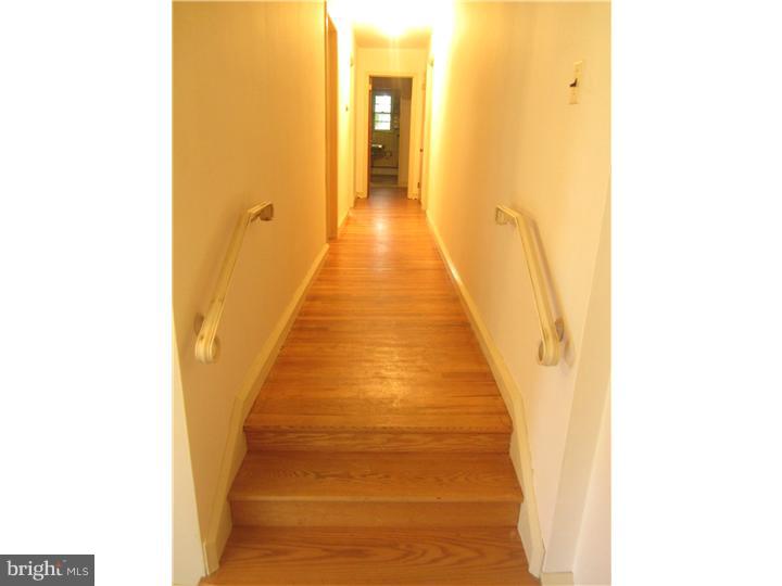 815 Spring Valley Road Springfield, PA 19064 - Photo 14 of 25 Hallway