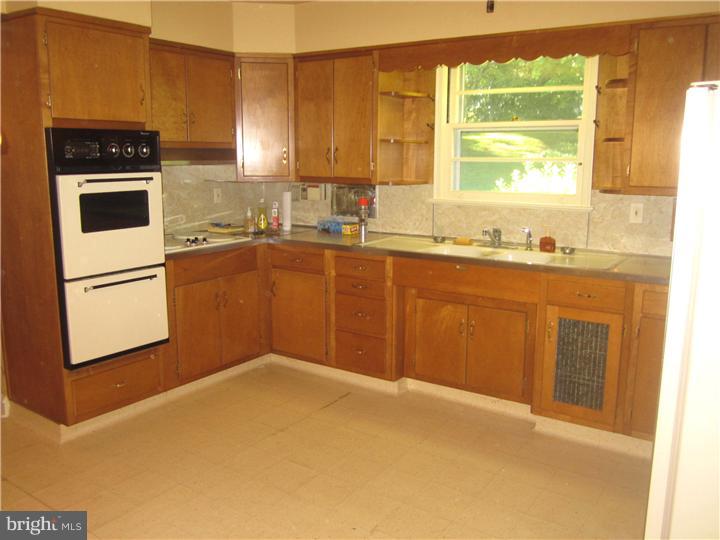 815 Spring Valley Road Springfield, PA 19064 - Photo 9 of 25 Kitchen