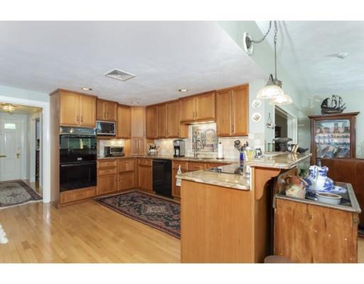 11 Lovell Road Lynnfield, MA 01940 - Photo 18 of 41 Gallery Image 18