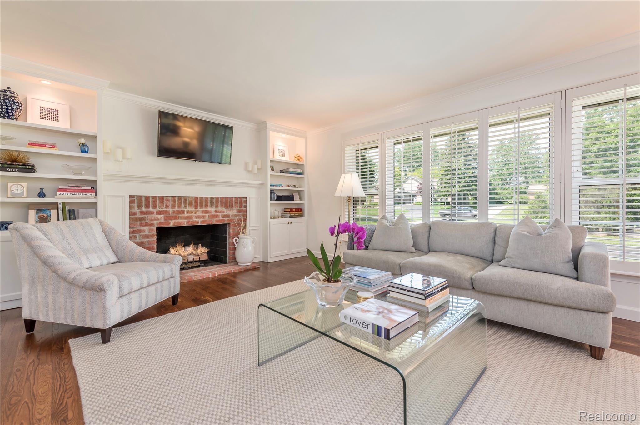 470 Lahser Road Bloomfield Hills, MI 48301 - Photo 2 of 26 Great Room W/Gas Fireplace