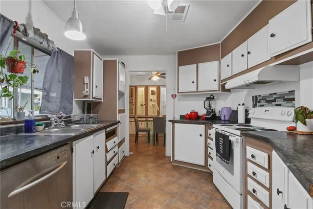 $199,000 | 3595 Santa Fe Avenue, Unit 33, Long Beach, CA 90810