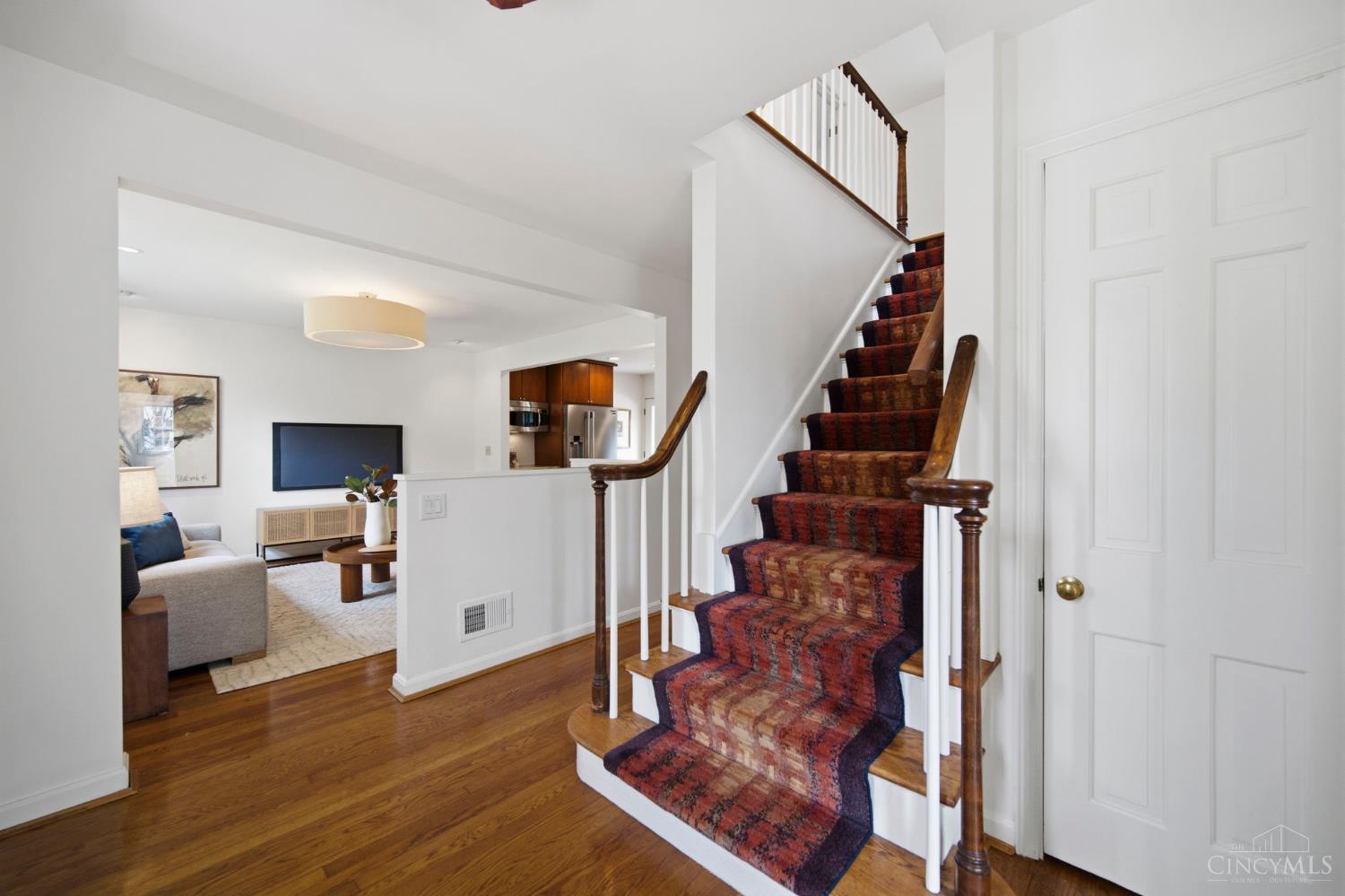 2750 Lower Grandin Road Cincinnati, OH 45208 - Photo 3 of 44