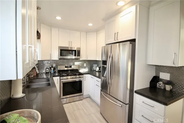$7,000 | 22621 Dolorosa Street, Woodland Hills, CA 91367