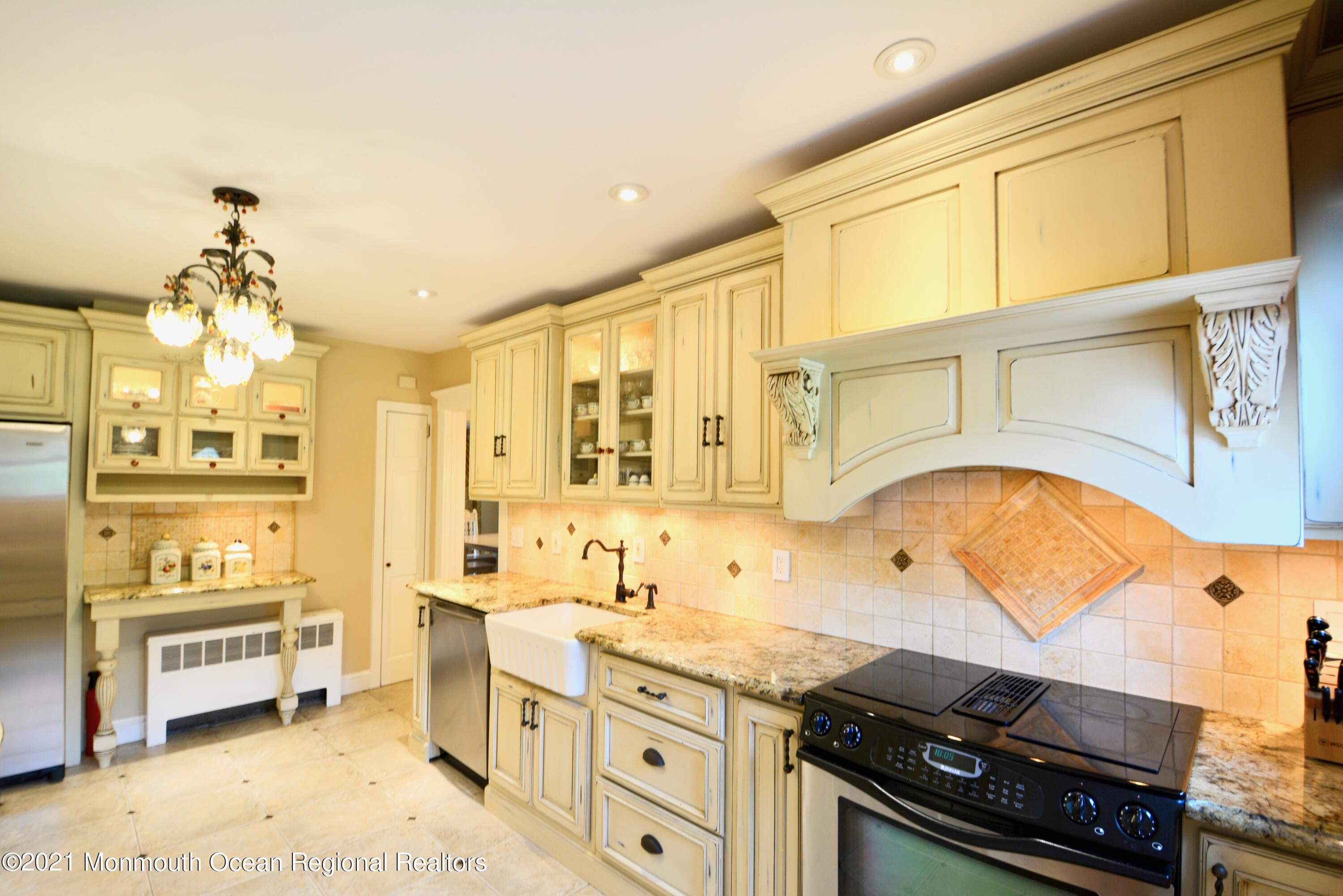 463 East Freehold Road Freehold, NJ 07728 - Photo 4 of 40 Jennair!