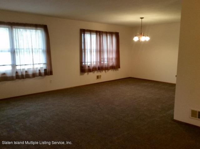 14 Rochelle Place Staten Island, NY 10312 - Photo 7 of 30 living room
