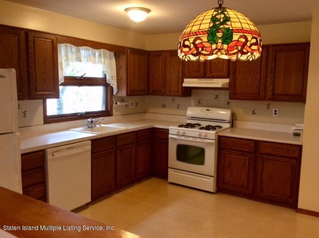 14 Rochelle Place Staten Island, NY 10312 - Photo 10 of 30 kitchen