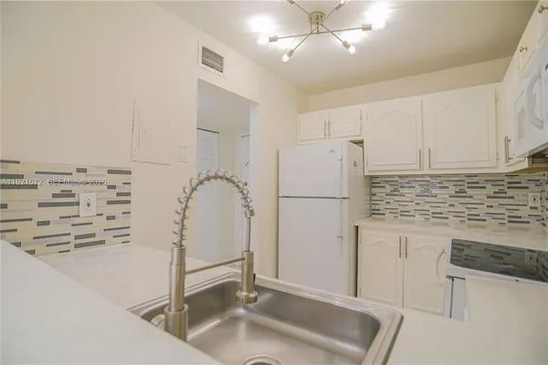 $175,000 | 13685 Northeast 10th Avenue, Unit 209, North Miami, FL 33161