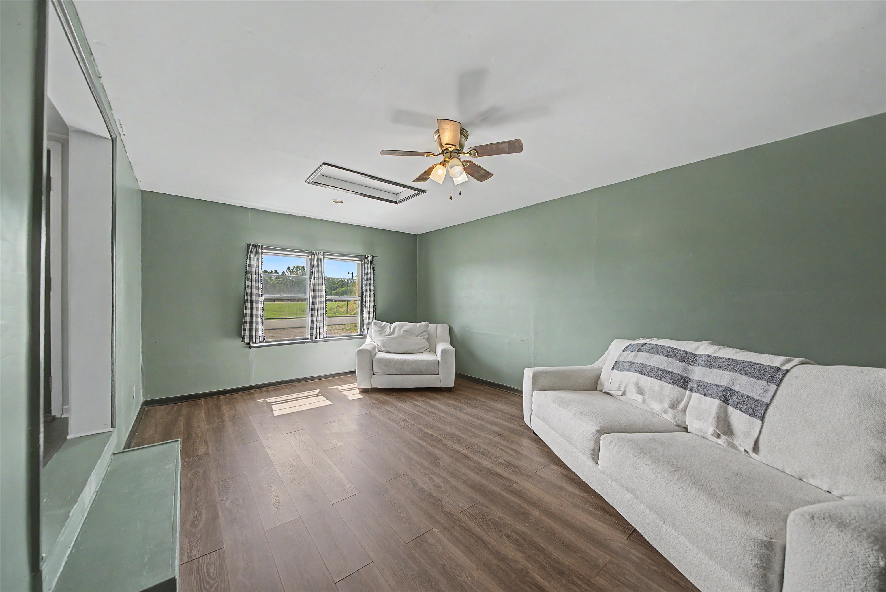 201 Walnut Street Adamsville, TN 38310 - Photo 24 of 26 Living room