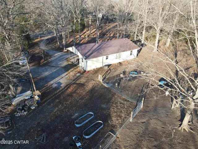 a view of a yard with a tree