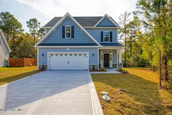 $2,000 | 223 Admiral Court, Sneads Ferry, NC 28460