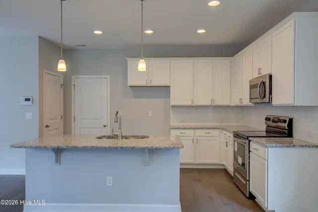 $2,000 | 223 Admiral Court, Sneads Ferry, NC 28460