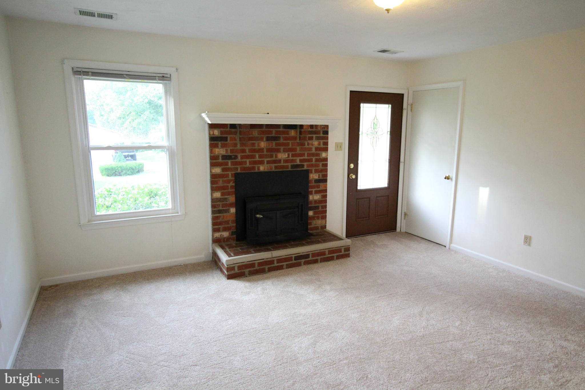 251 Royal Elm Road Front Royal, VA 22630 - Photo 8 of 15 Living Room