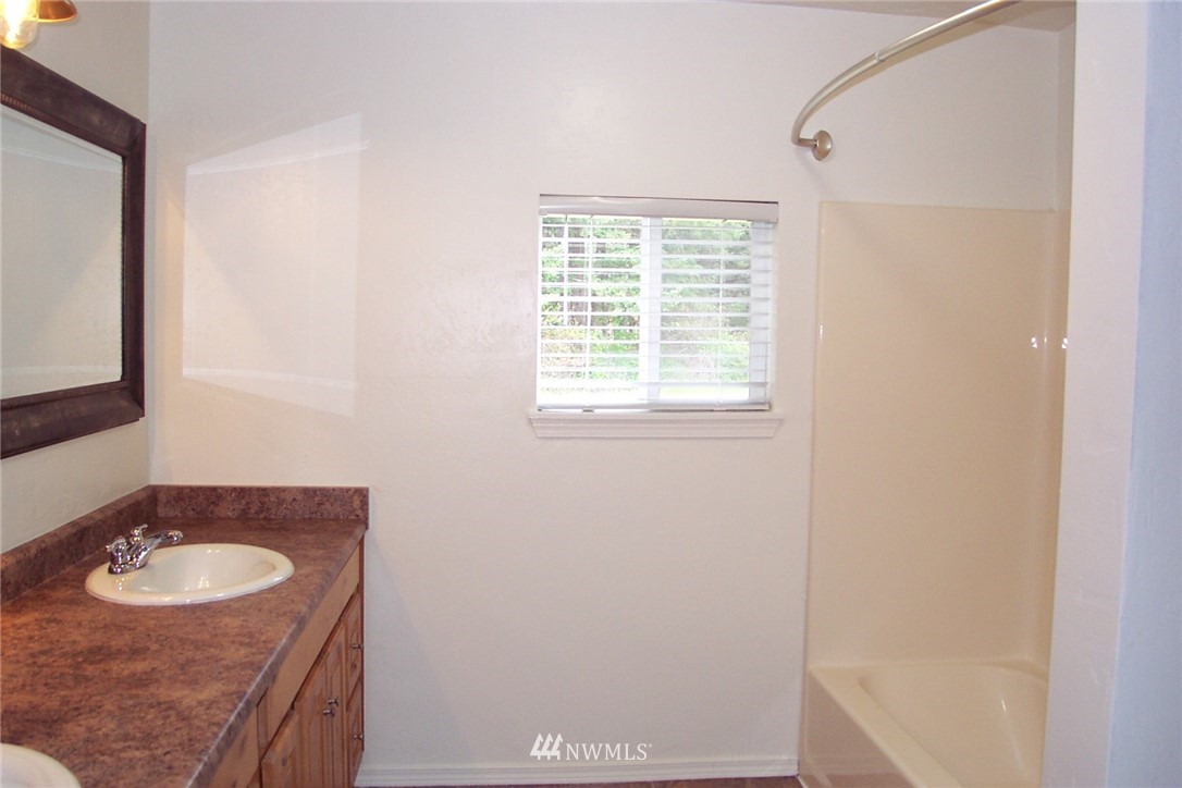 13725 Rainier Road Southeast Rainier, WA 98576 - Photo 12 of 23 Gallery Image 12