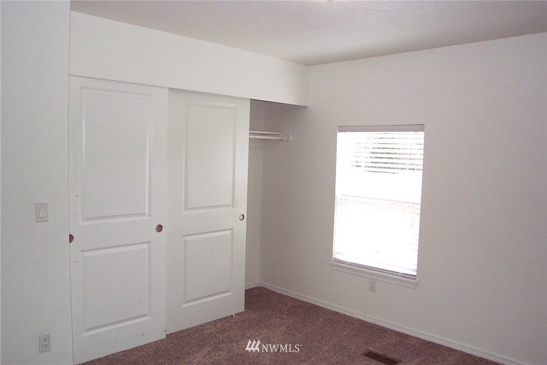 13725 Rainier Road Southeast Rainier, WA 98576 - Photo 13 of 23 Gallery Image 13