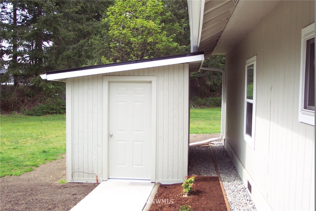 13725 Rainier Road Southeast Rainier, WA 98576 - Photo 18 of 23 Gallery Image 18