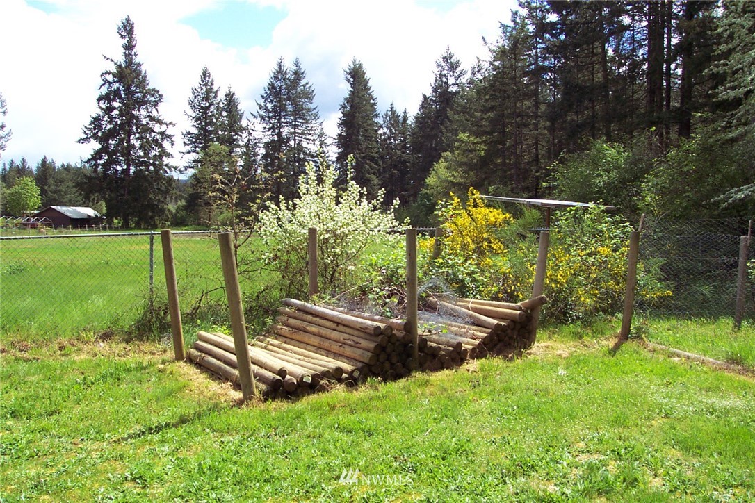 13725 Rainier Road Southeast Rainier, WA 98576 - Photo 22 of 23 Gallery Image 22