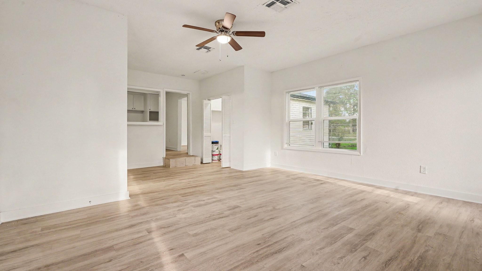 654 Ridge Drive Crosby, TX 77532 - Photo 5 of 20 Gallery Image 5