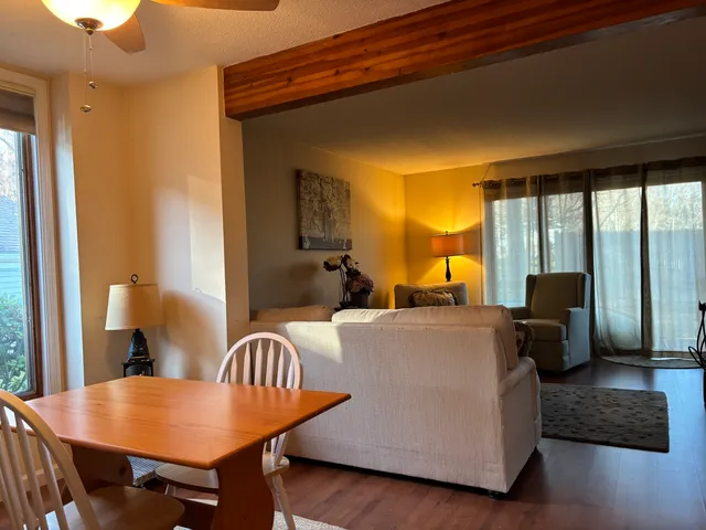 $2,300 | 28 Mallard Cove Road, Unit 28, East Hampton, CT 06424