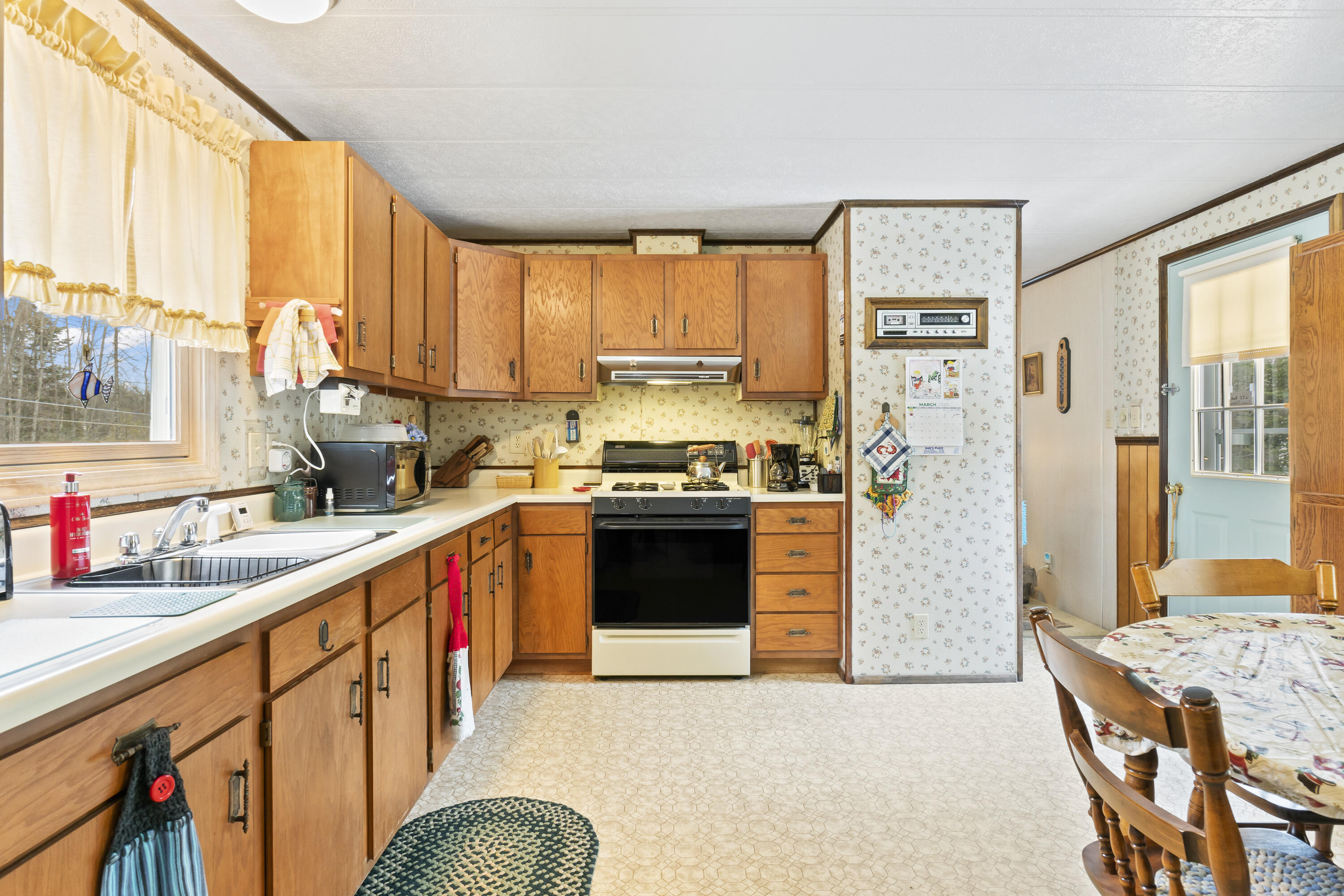 6 Patterson Road Mechanic Falls, ME 04256 - Photo 10 of 30 10-kitchen