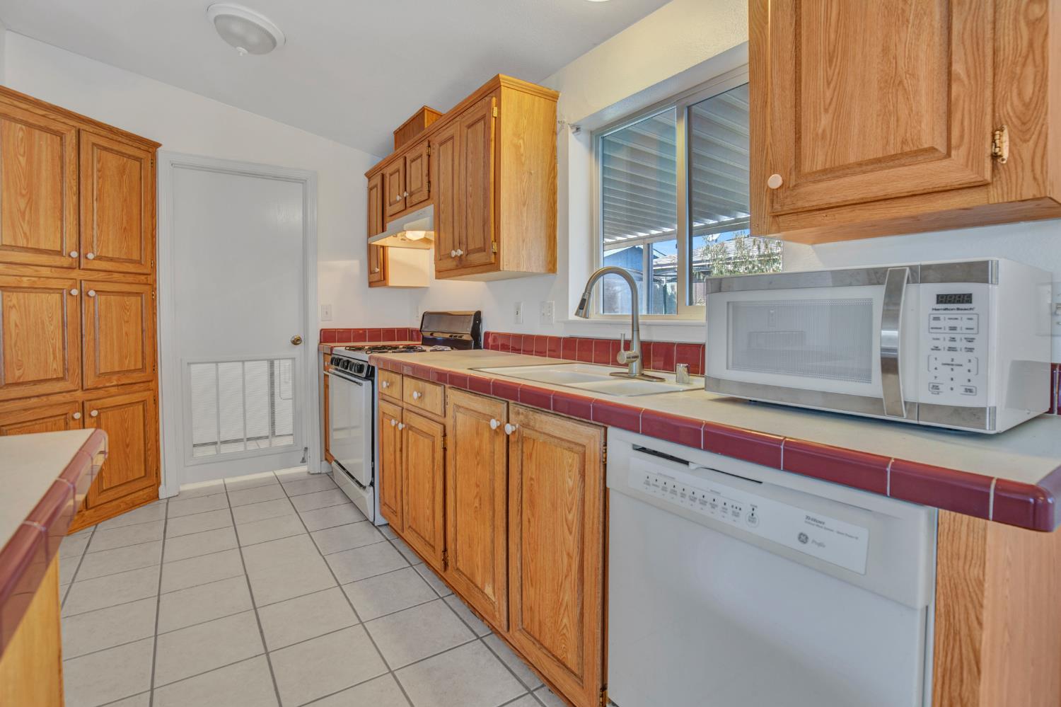 5130 County Road 99W, Unit 82 Dunnigan, CA 95937 - Photo 16 of 39 a kitchen with stainless steel appliances a sink stove and cabinets