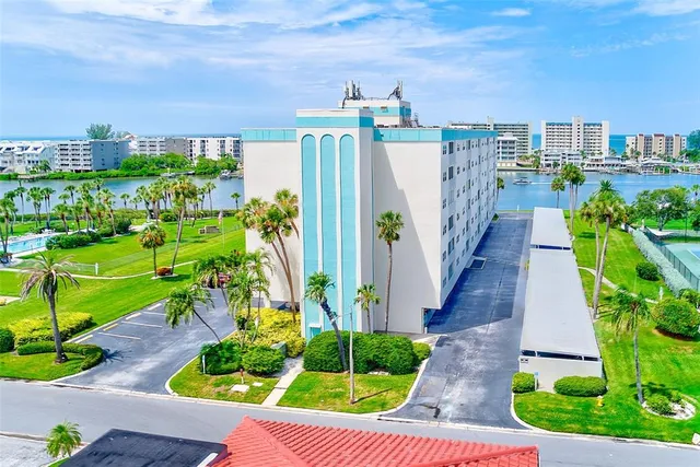 $2,000 | 10216 Regal Drive, Unit 705, Largo, FL 33774